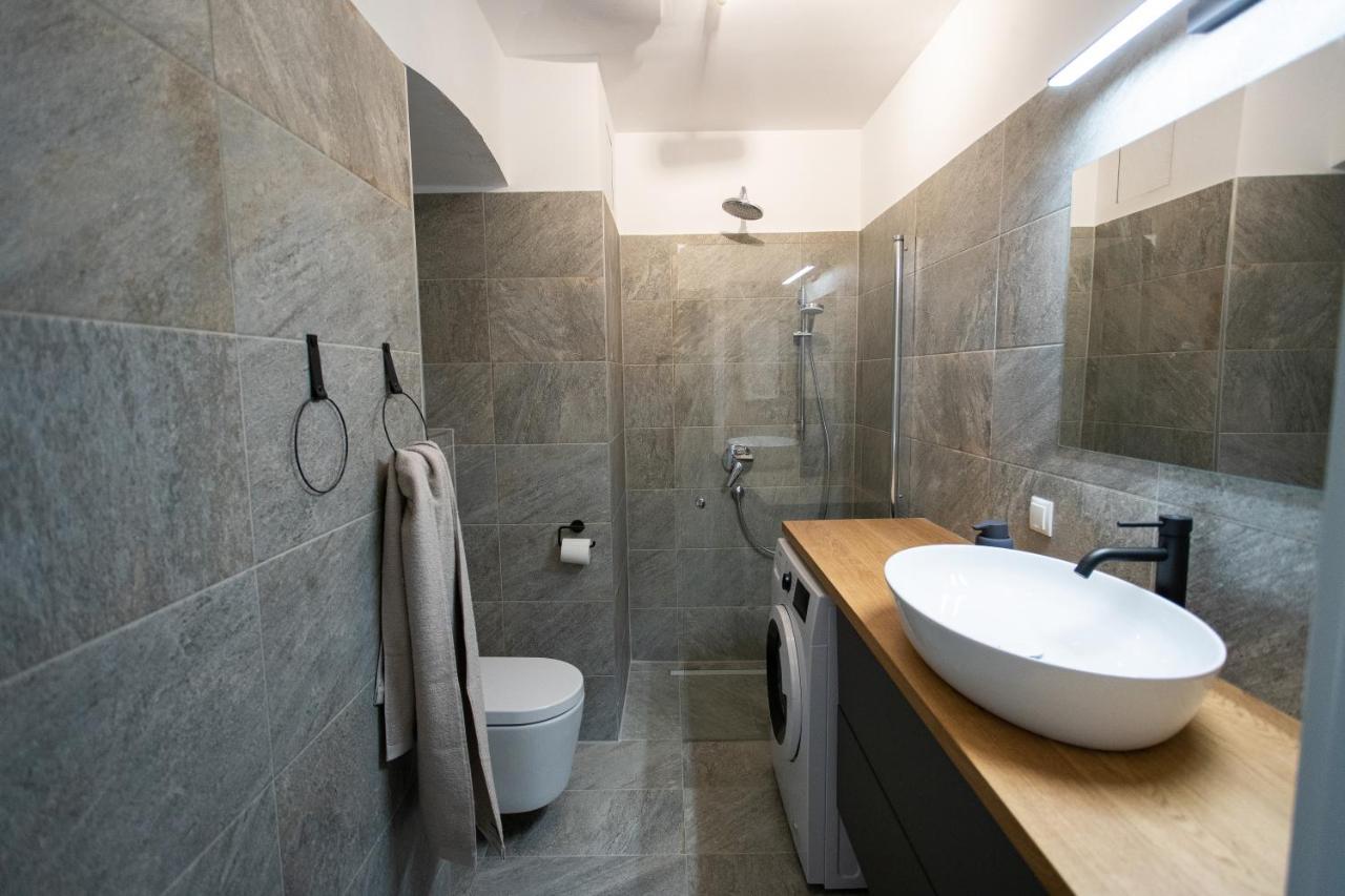 Stilvolle Wohnung Mit Ruhig Gelegenem Balkon Viena Exterior foto